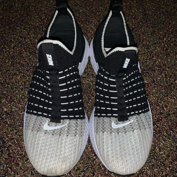 COPY - Nike React Phantom Run Flyknit 2 Black White Women’s size 7 - Picture 1 of 4